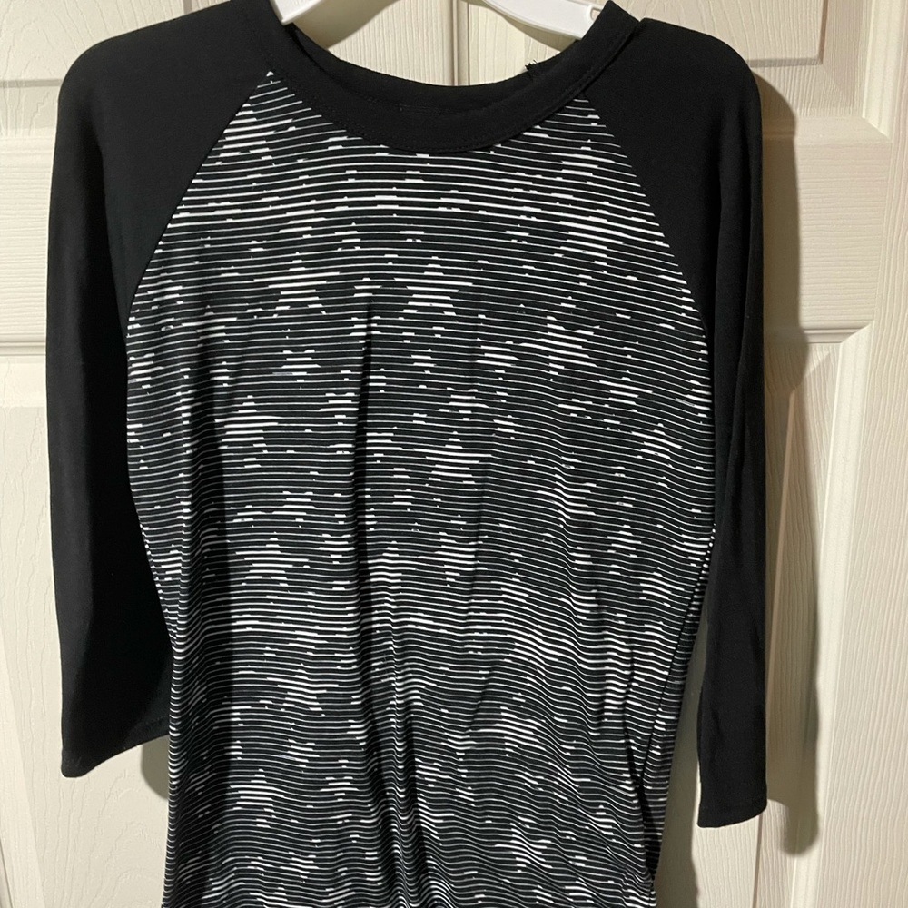LuLaRoe ladies/teen top.